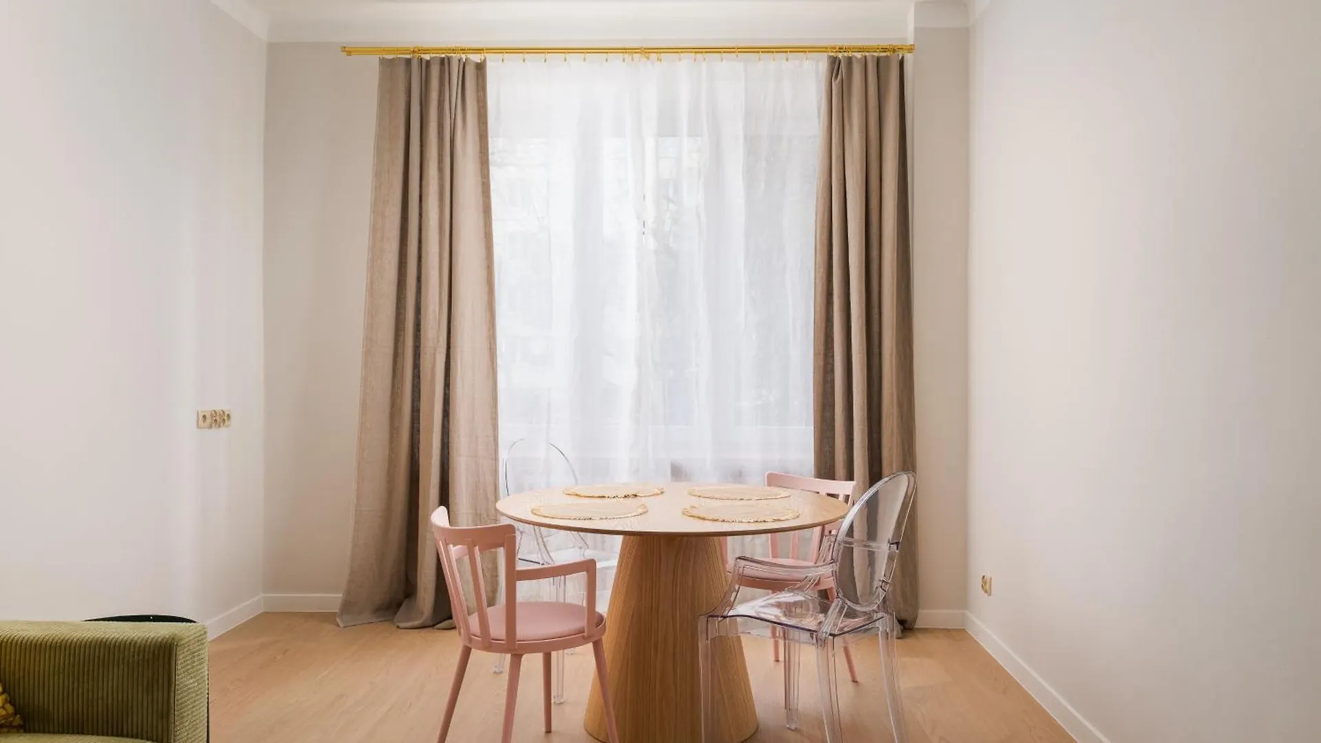 Metro Mlynow Colourful Apartment Warsaw Poland