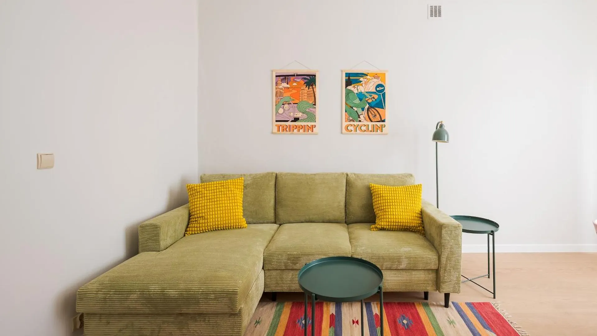 Metro Mlynow Colourful Apartment Warsaw