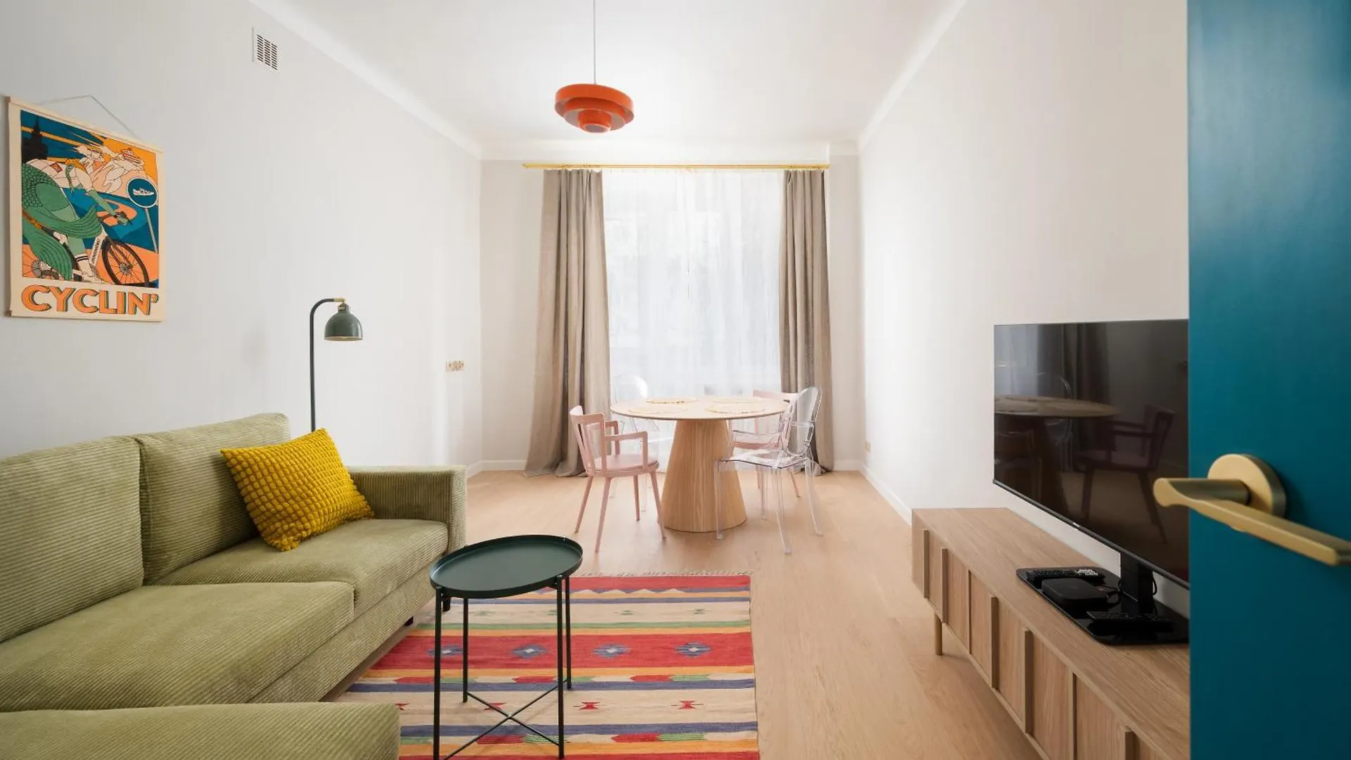 Metro Mlynow Colourful Apartment Warsaw