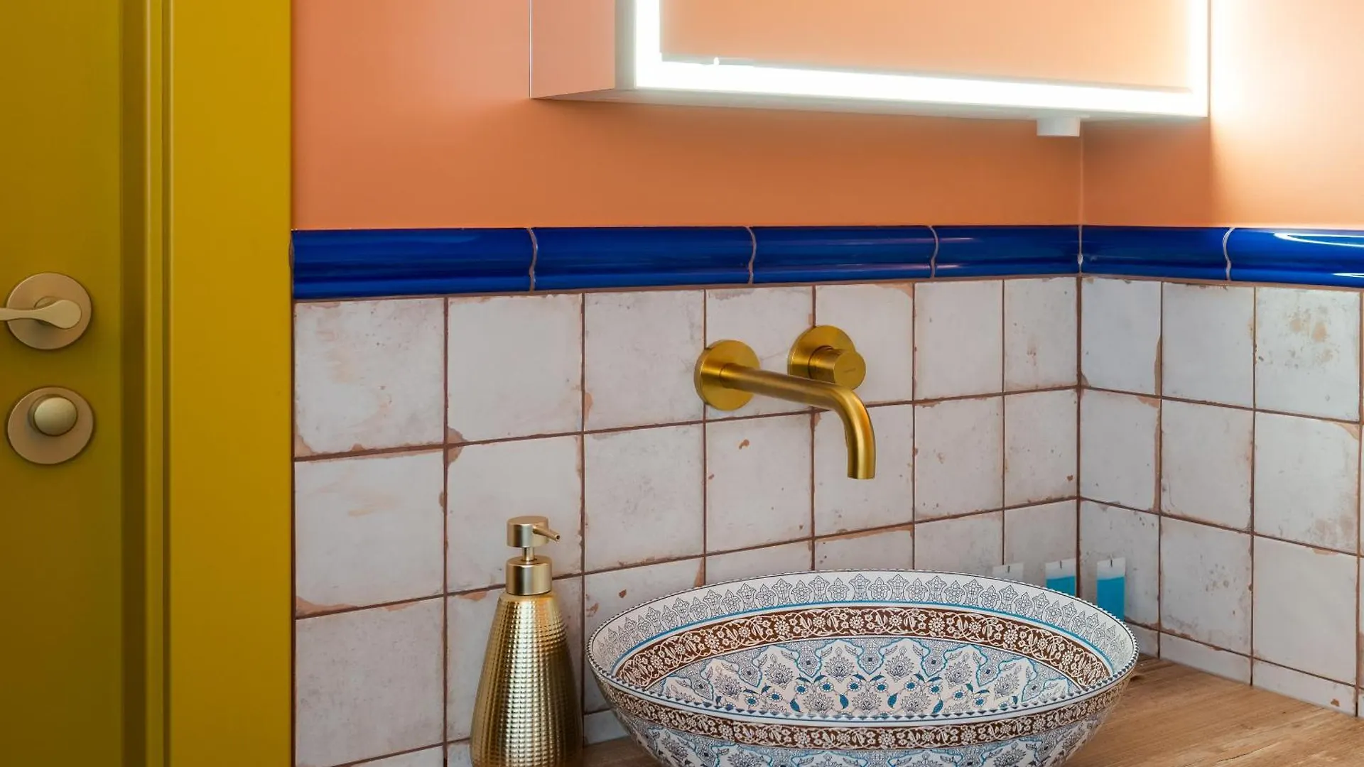Metro Mlynow Colourful Apartment Warsaw